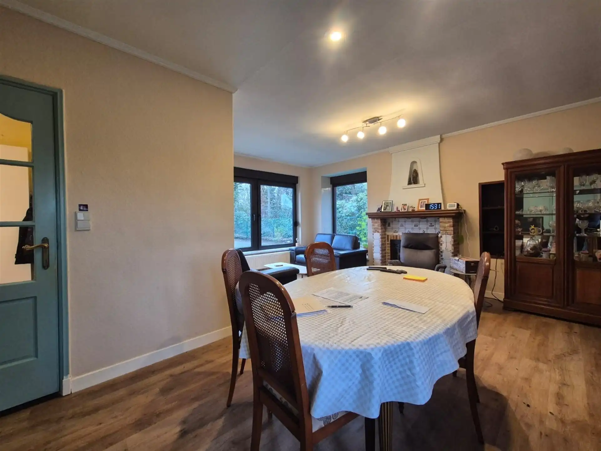 Ruime woning met 3 slaapkamers gelegen in een groene omgeving. foto 7