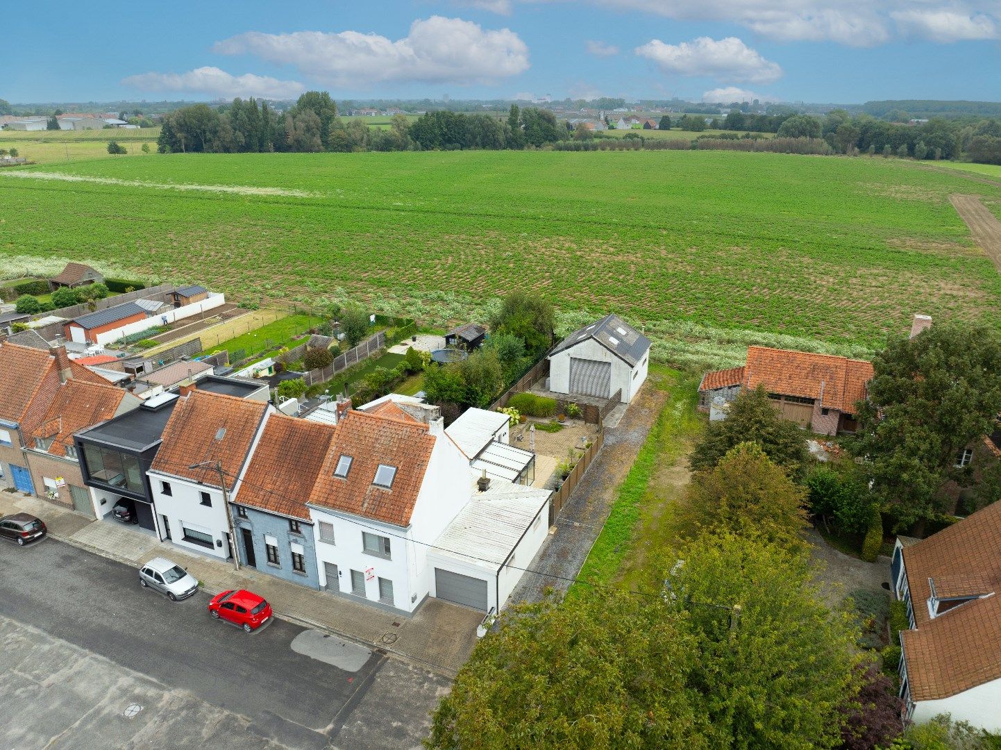 HALFOPEN WONING MET 4 SLAAPKAMERS EN MAGAZIJN  foto 1