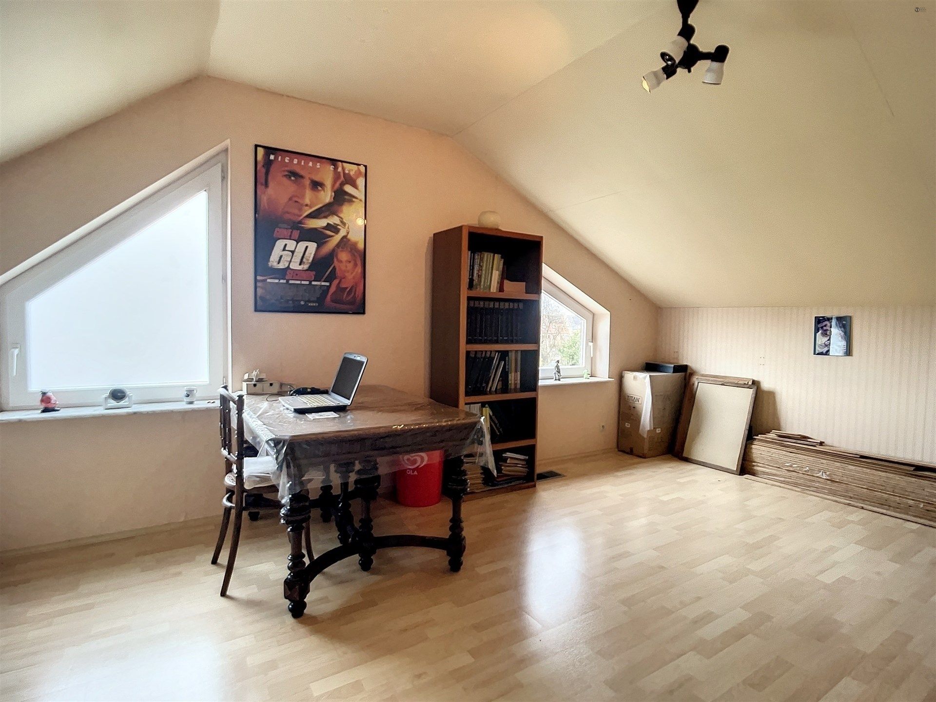 open bebouwing met 3 slaapkamers en garage op perceel van 886 m². foto 9