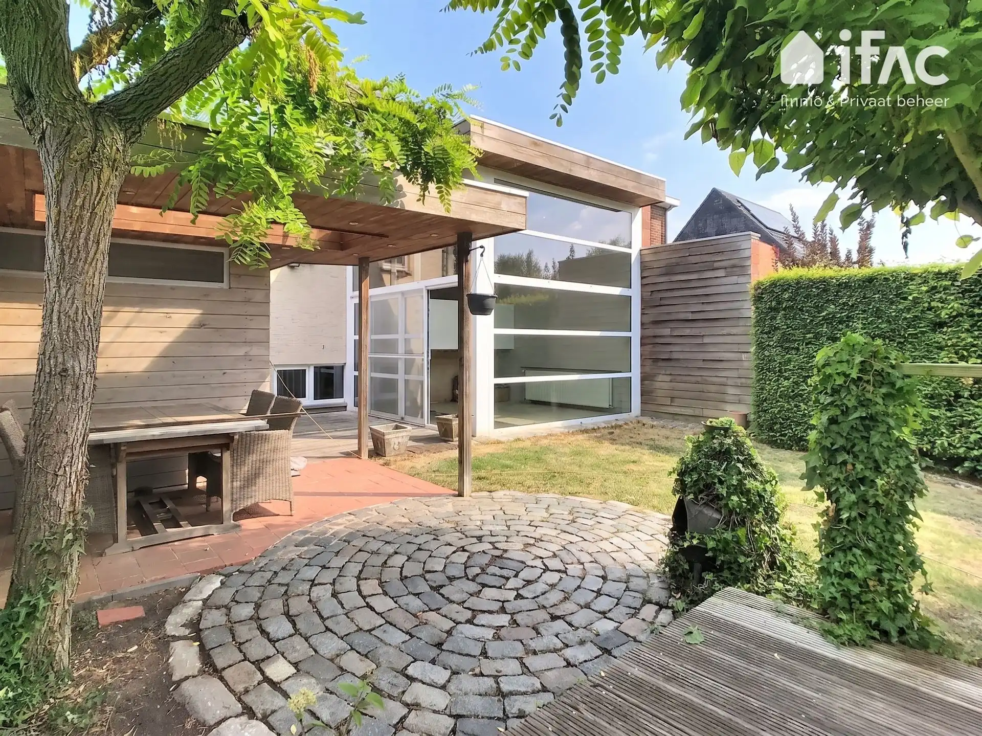 Mooi afgewerkte woning voorzien van zonnepanelen foto 11