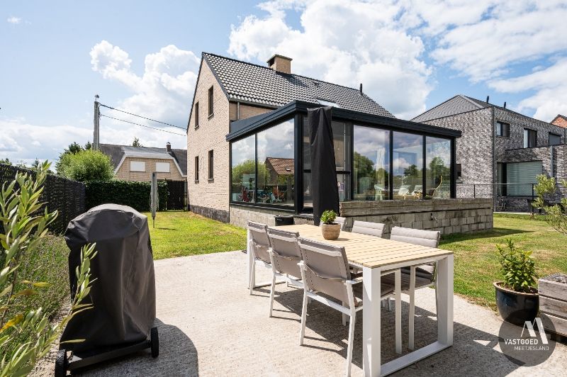 Recente energiezuinige woning met grote tuin foto 3