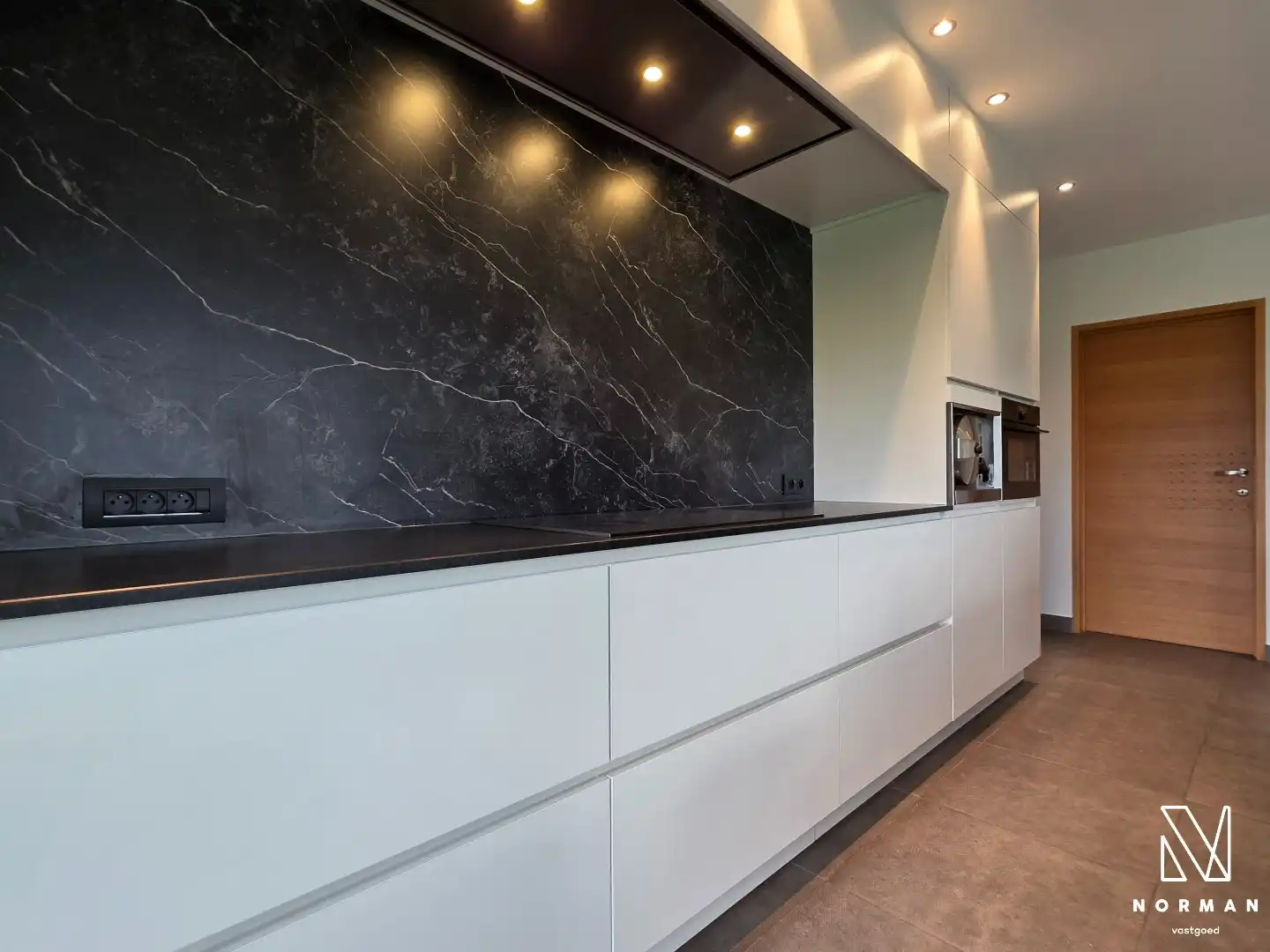 Prachtig domein met luxueuze instapklare villa, grote tuin en landbouwgrond in Hulste foto 17