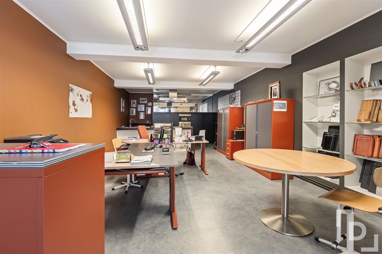 Ruime handelszaak met woonst & verhuurd appartement te koop in Poelkapelle. foto 5