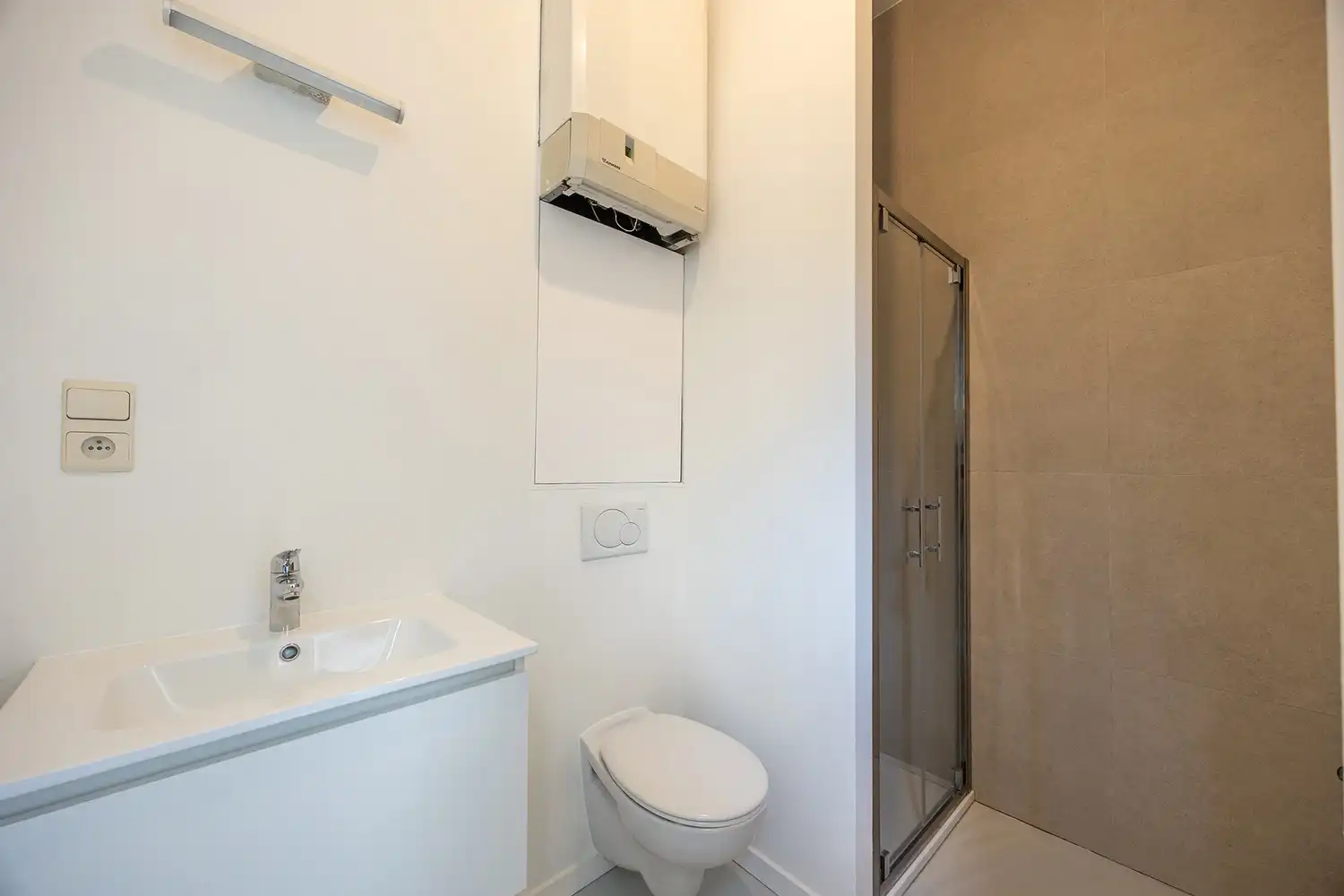 Volledig gerenoveerd gelijkvloers appartement met zuidoost-gericht koertje in Antwerpen foto 10