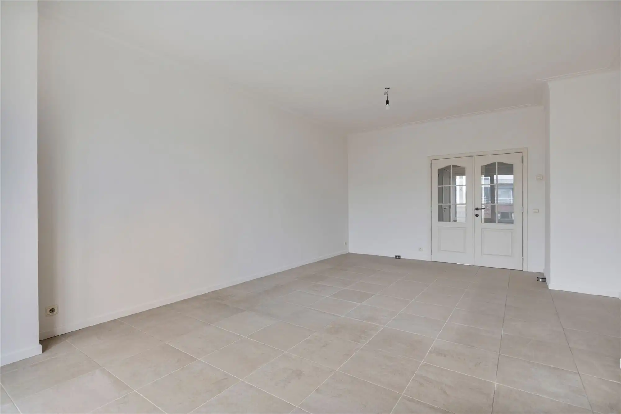 Lichtrijk appartement met terras vlakbij Harmoniepark foto 5