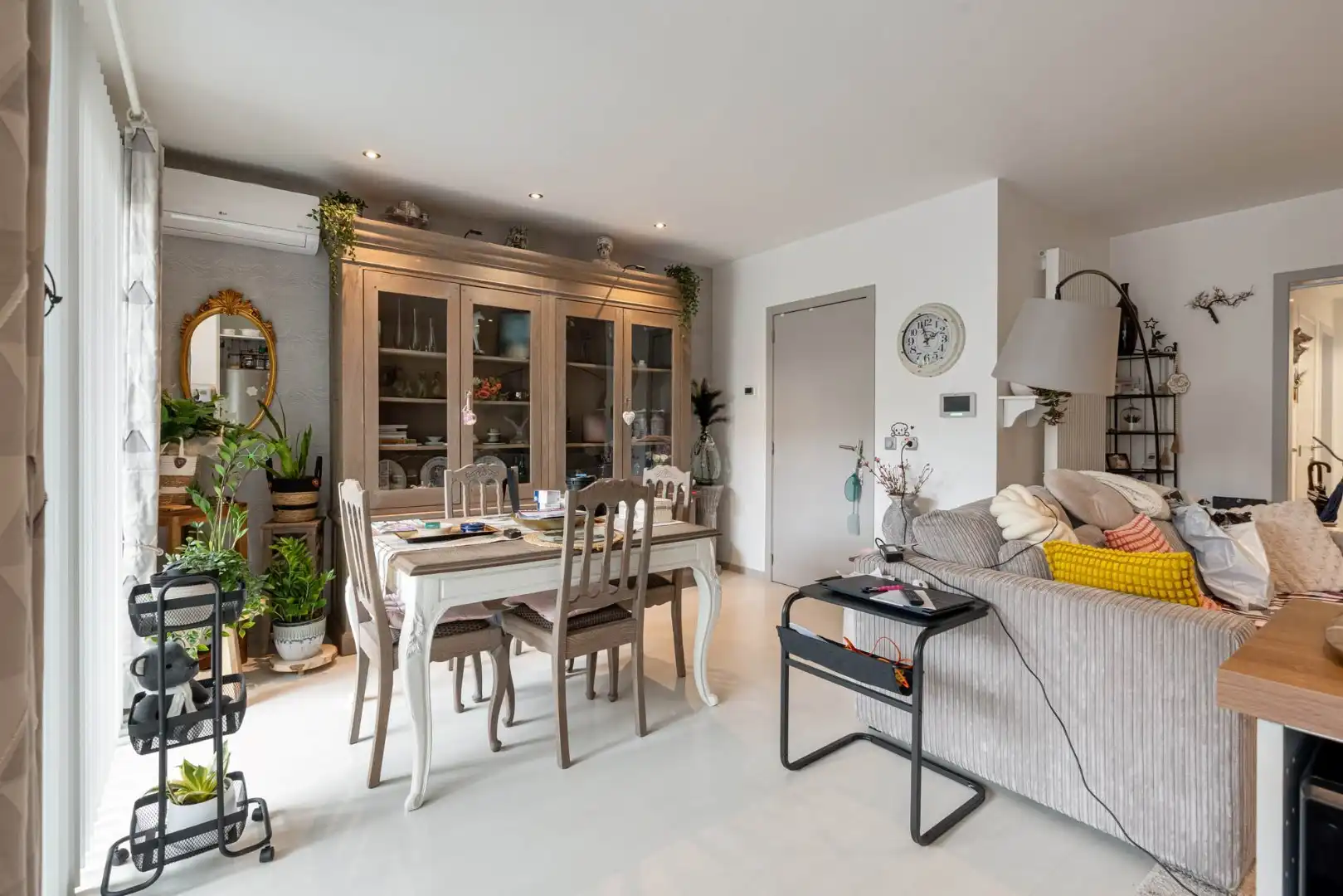 Gelijkvloers INVESTERINGSAPPARTEMENT vlakbij centrum met fraai terras en autostandplaats. foto 13