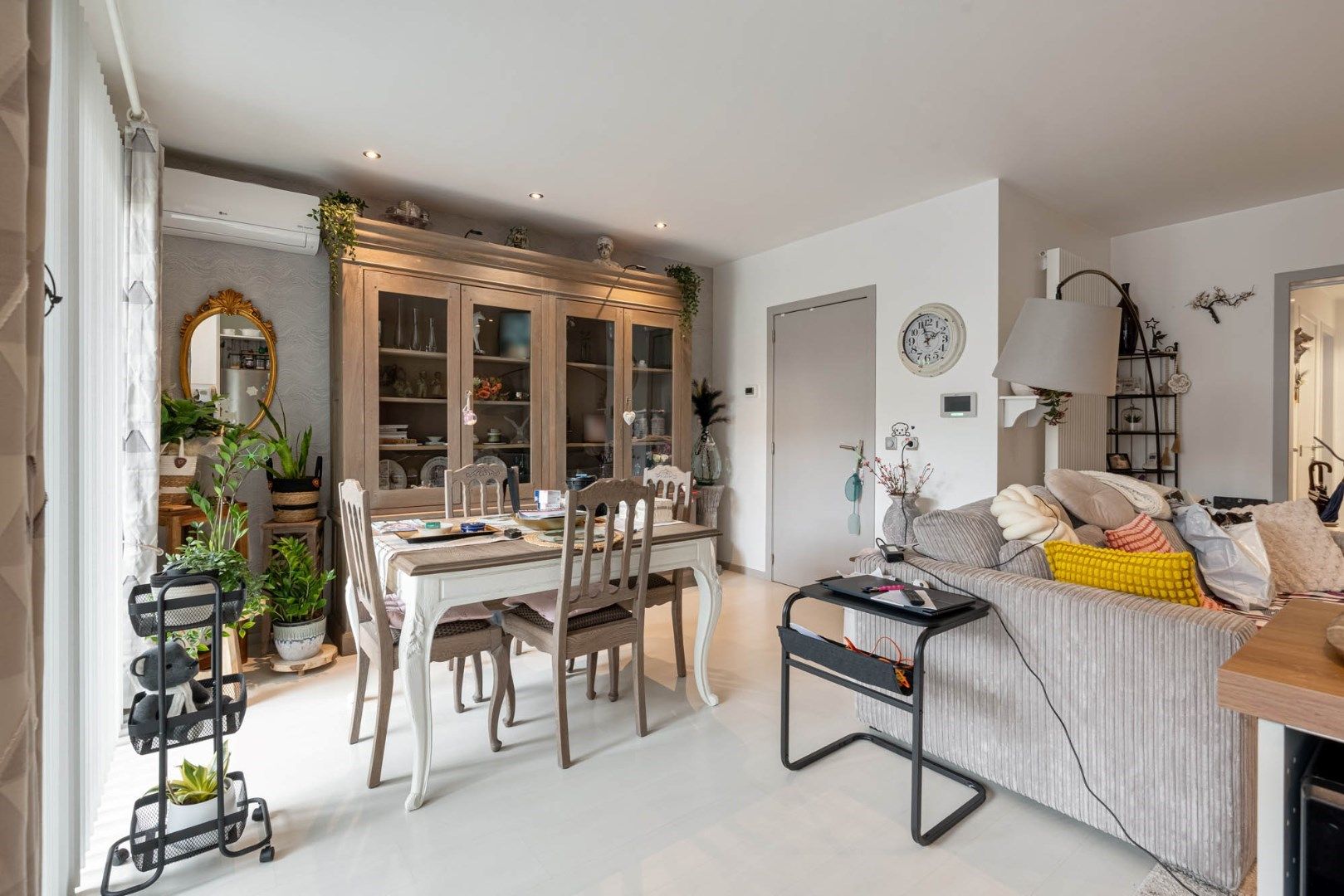 Gelijkvloers INVESTERINGSAPPARTEMENT vlakbij centrum met fraai terras en autostandplaats. foto 13