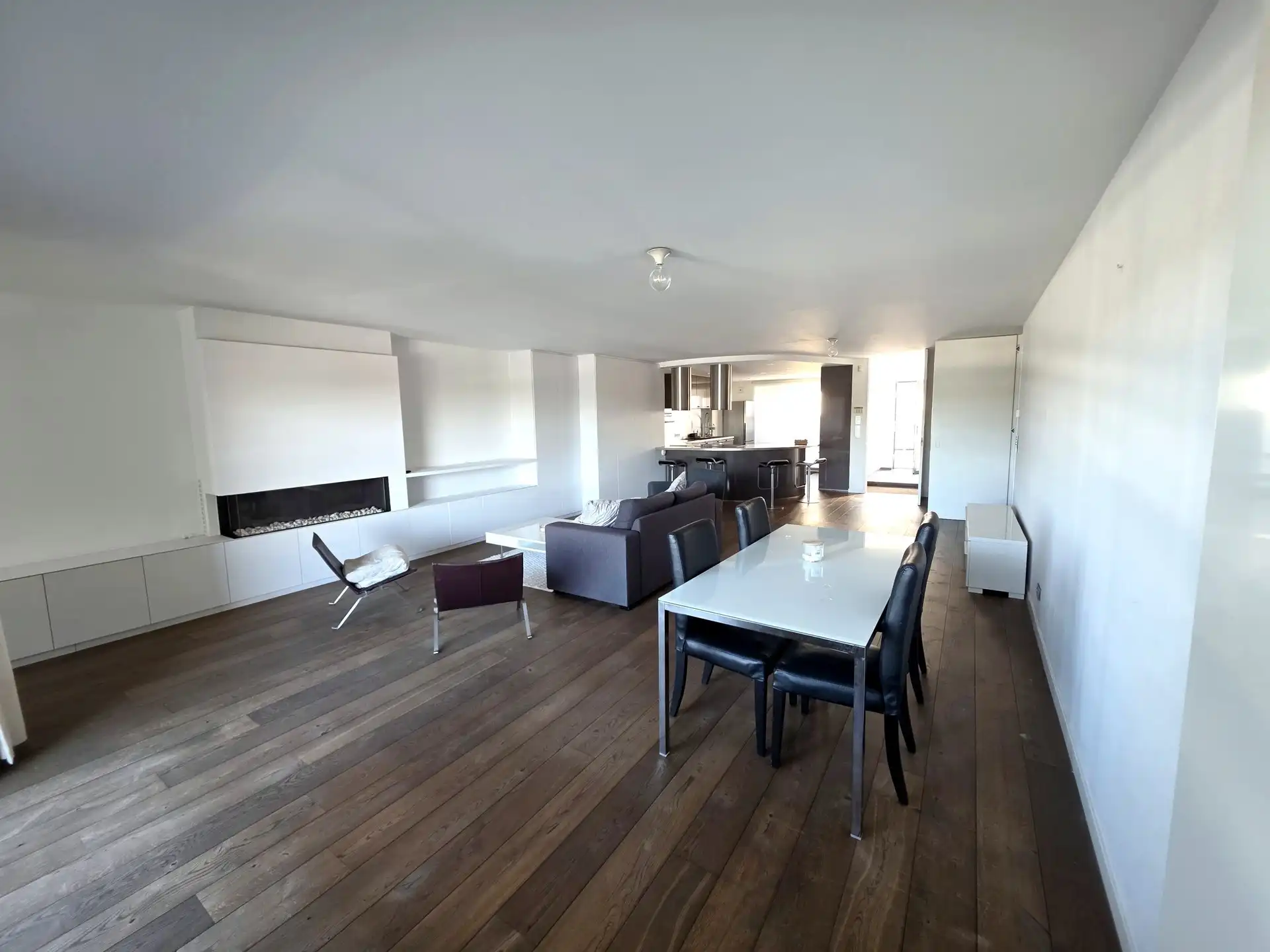 Stijlvol en lichtrijk appartement met twee terrassen en open uitzicht foto 2