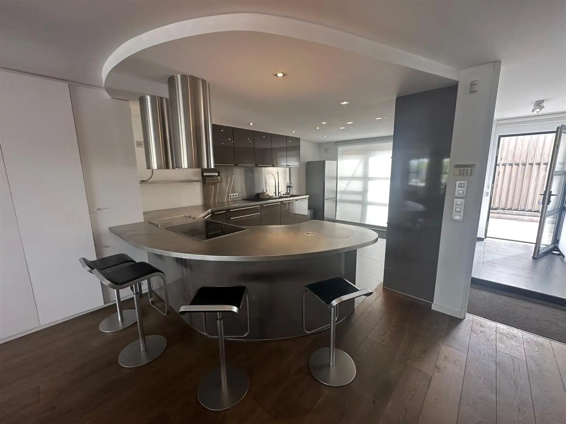Stijlvol en lichtrijk appartement met twee terrassen en open uitzicht foto 2