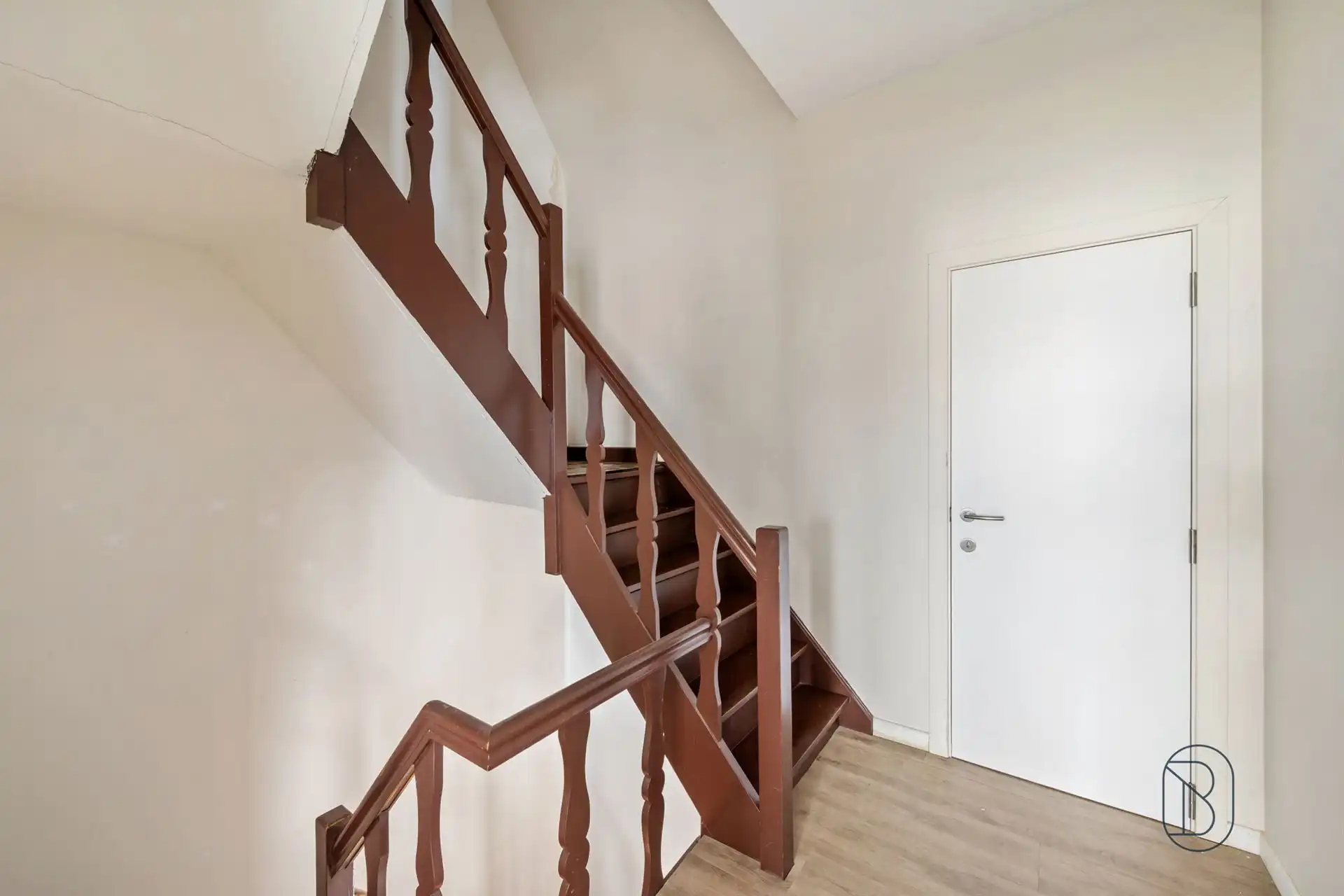 Knap gerenoveerde woning met 3 à 4 slk, en zwemvijver foto 12