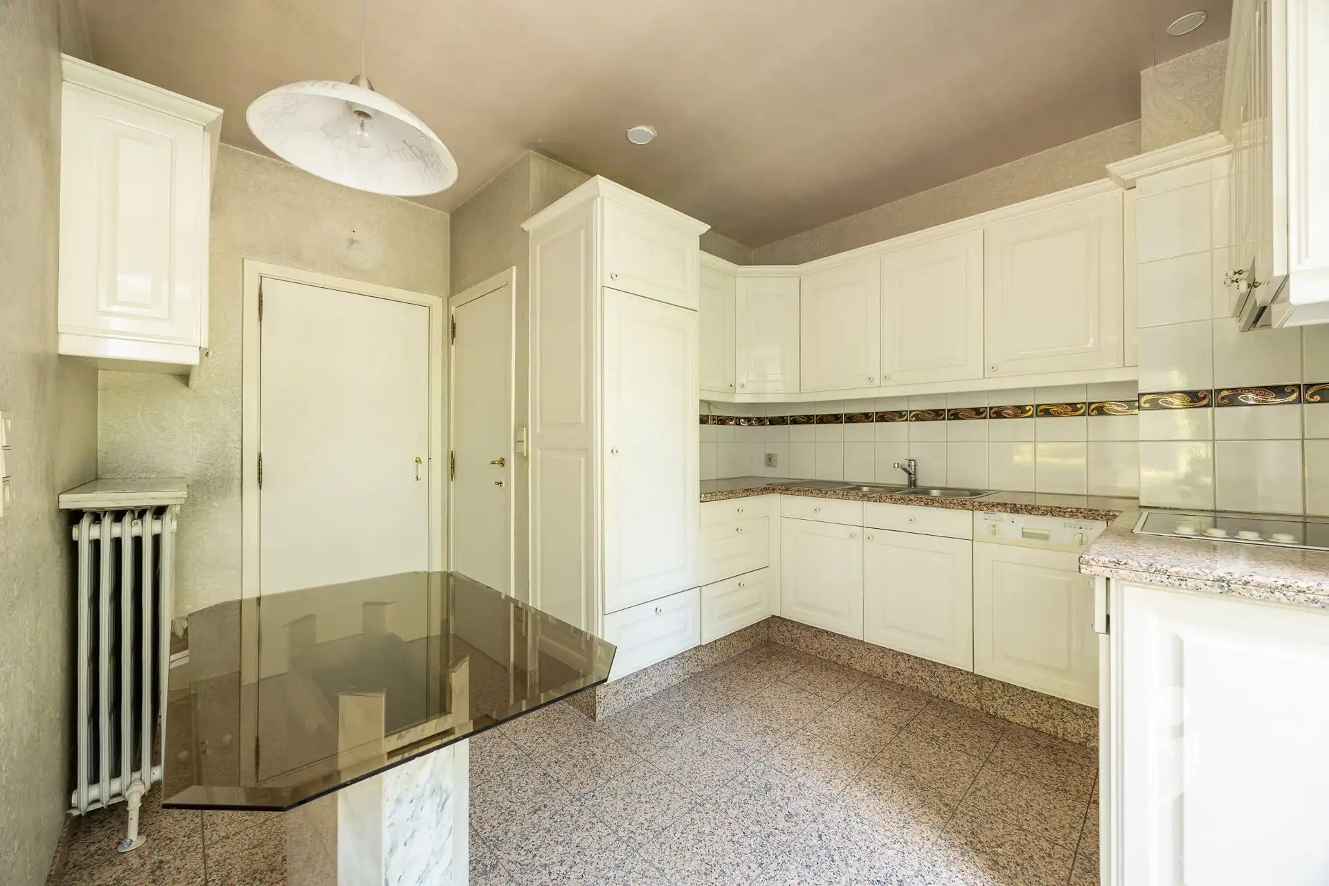 Ruime te renoveren woning!  foto 11