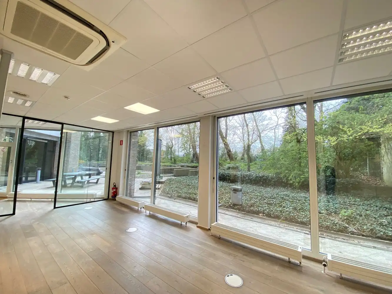 255m² kantoor/showroom foto 10
