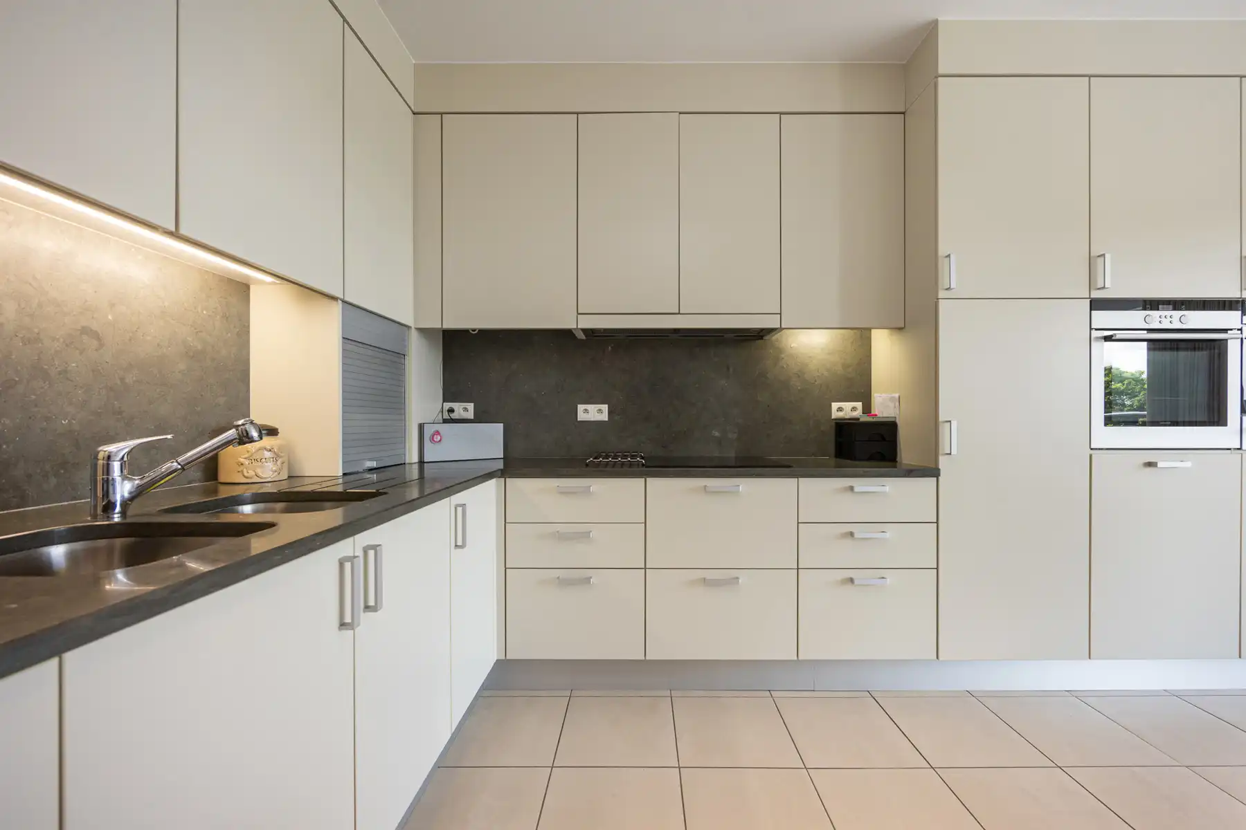 Ruim dakappartement met 2 slaapkamers en terras van ca. 155m². foto 6