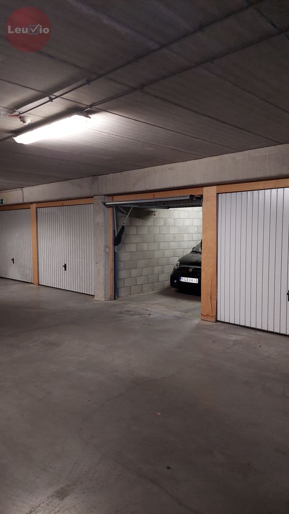 Afgesloten garagebox in ondergrondse parking foto 14