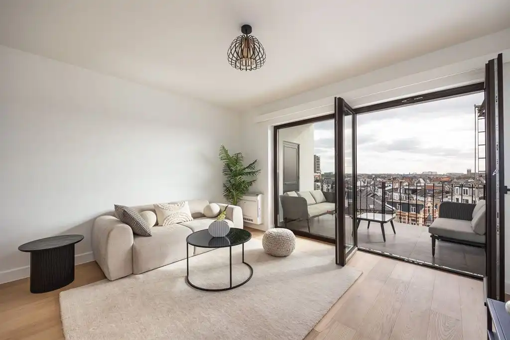 Kwalitatief gerenoveerd appartement met terras foto 2