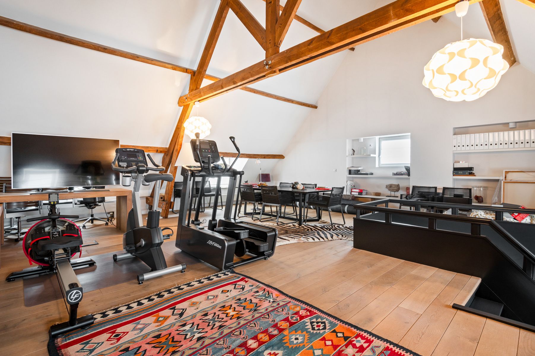 High-end afgewerkte praktijkvilla in het centrum foto 23