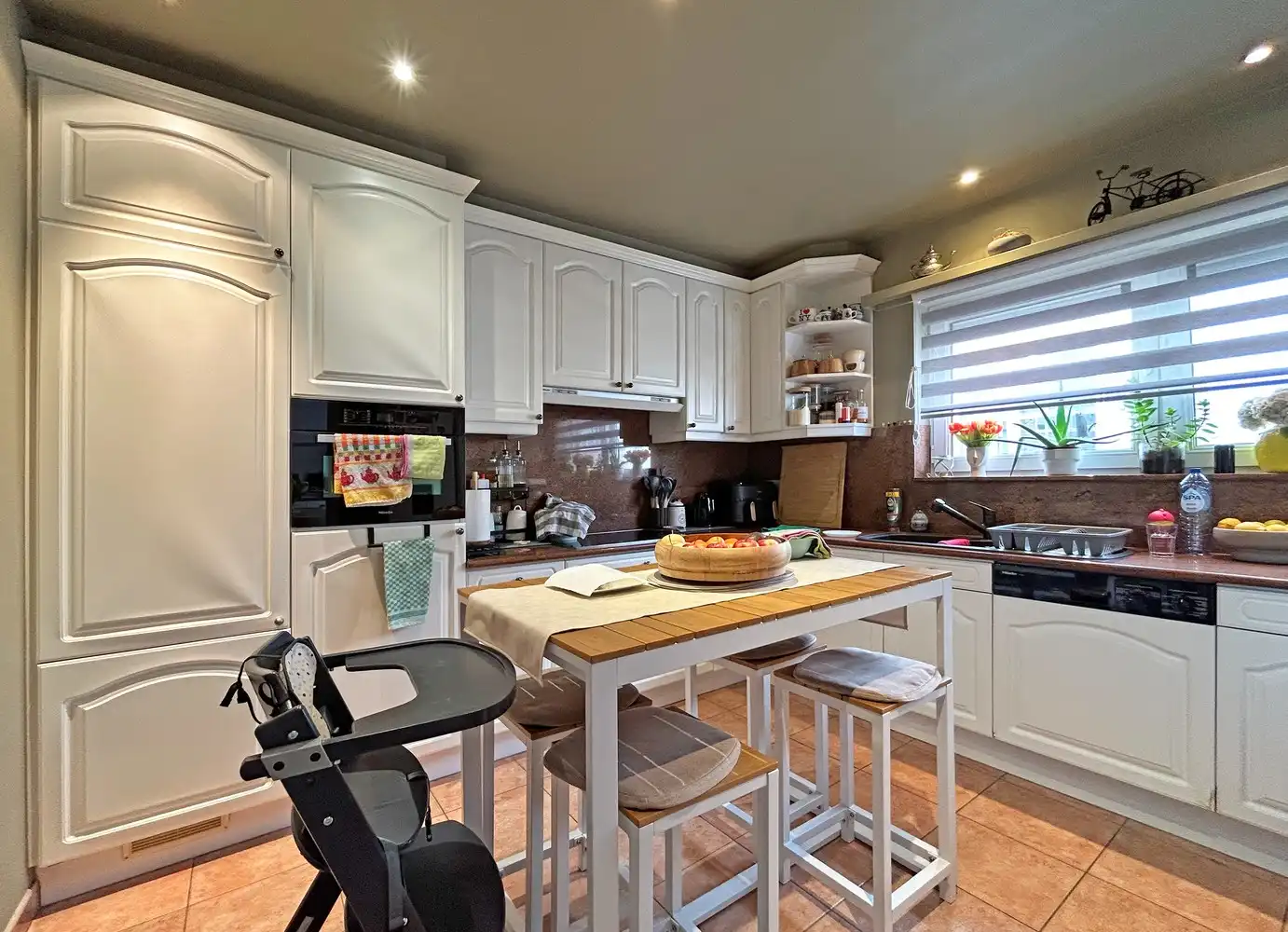 Instapklaar drie slaapkamer appartement met terras in Wijnegem foto 5