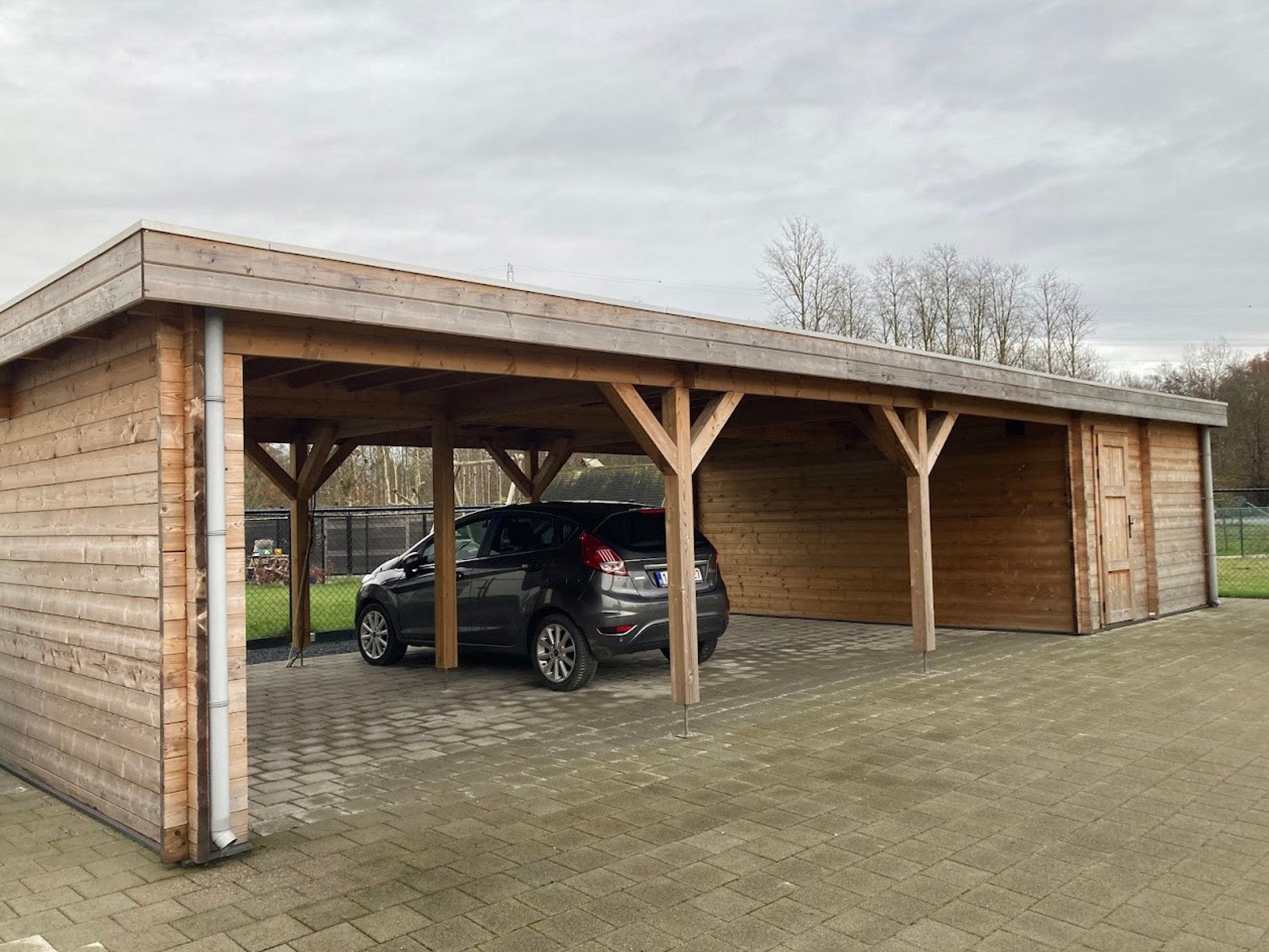 Centraal gelegen instapklare nieuwbouw met 3 slpk en carport! foto 39