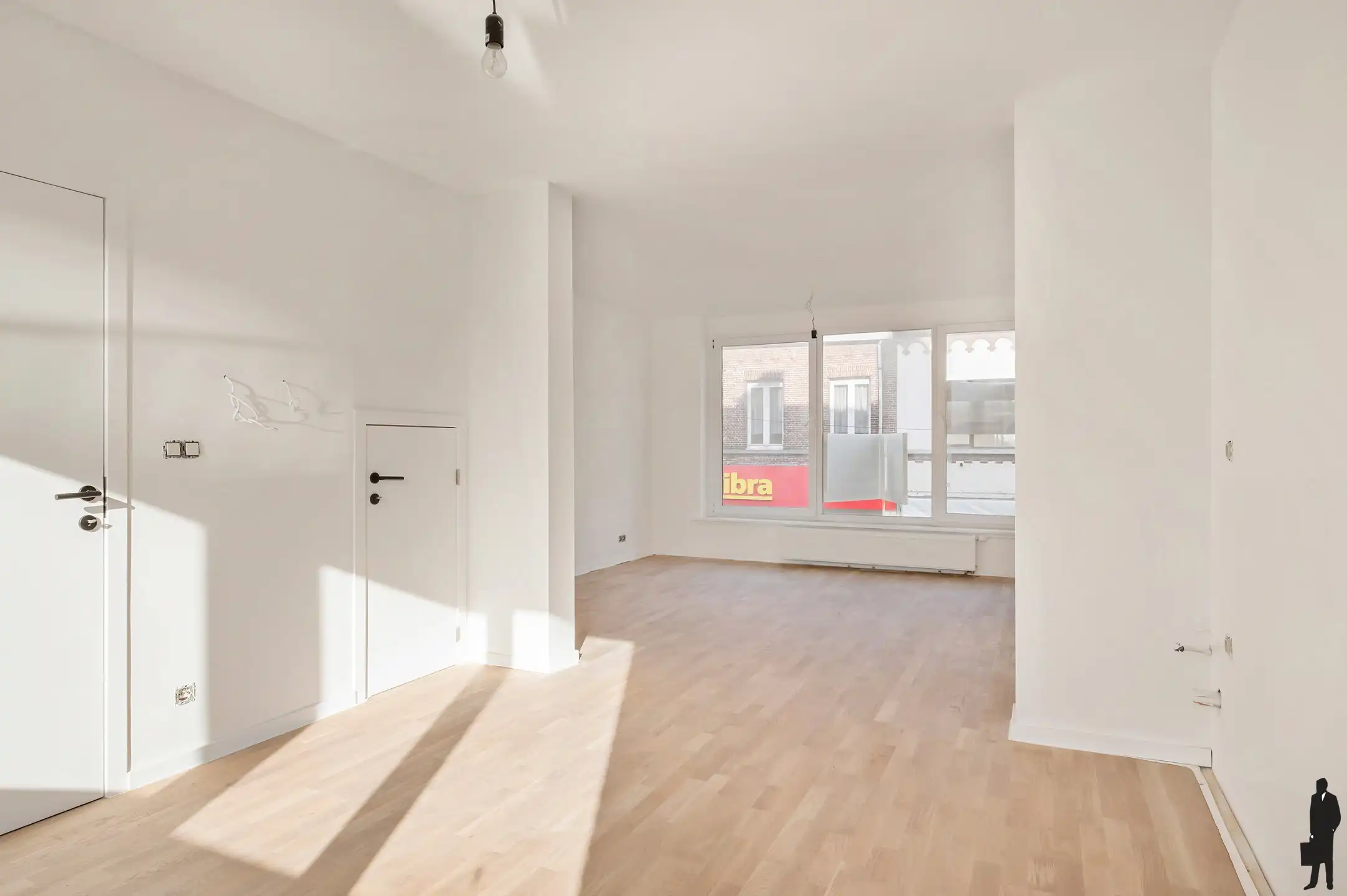 Handelsgelijkvloers met gerenoveerde triplex in het centrum! foto 8