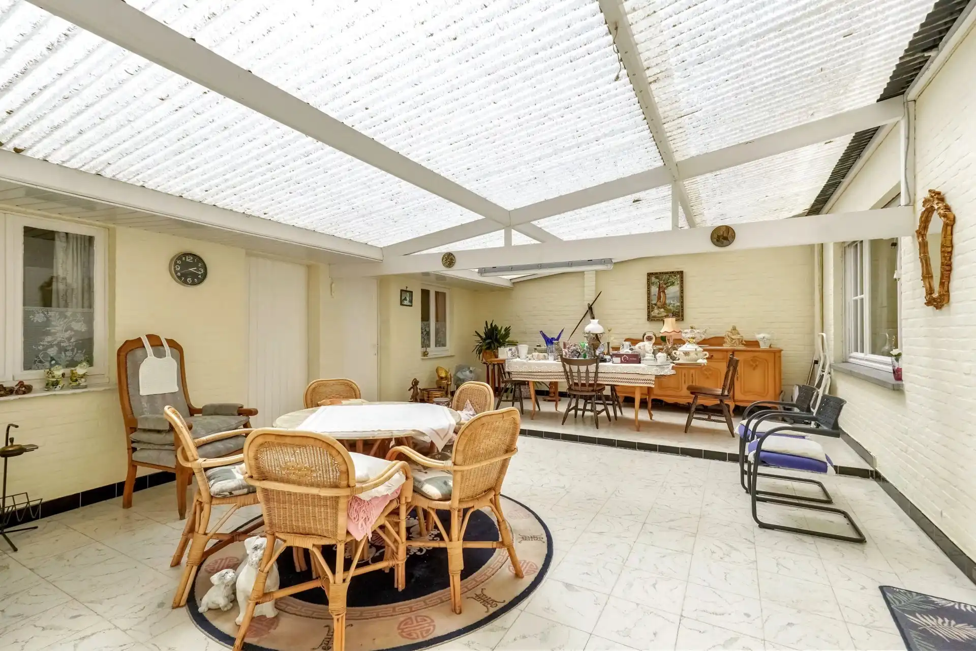 Ruime gezinswoning met tuin foto 12