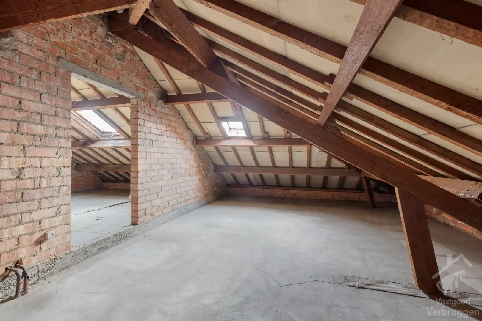 Ruime bungalow met 3 slaapkamers, bureau en dubbele garage foto 15