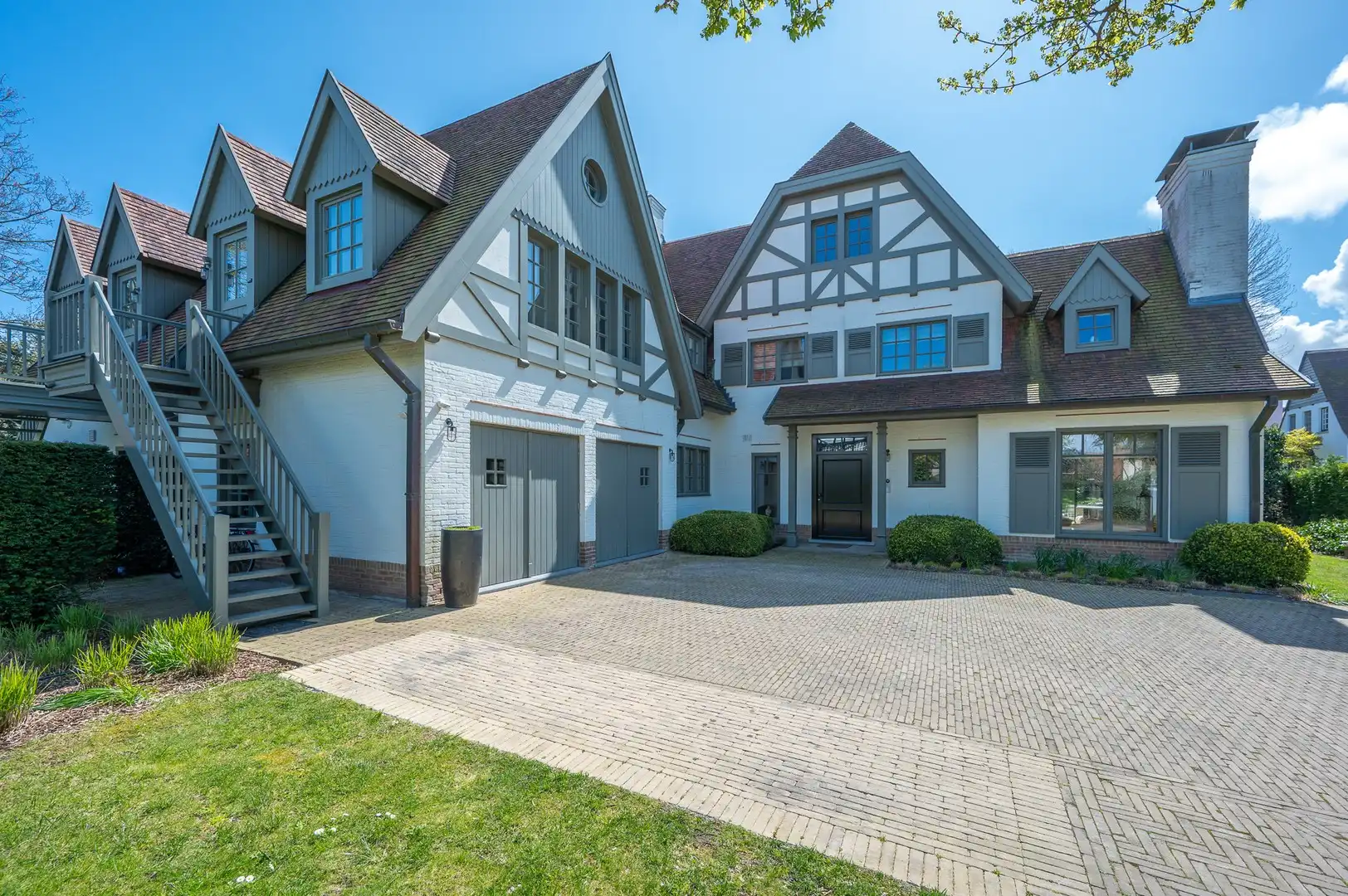 Prachtige villa met zwembad rustig gelegen in een paadje in hartje Zoute. foto 12