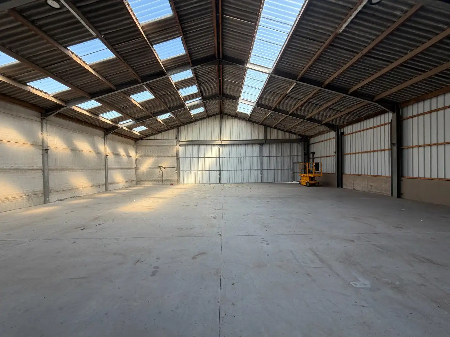 Ruime loods (voor opslag) van 350m² foto 3