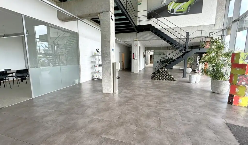 Bedrijfspand met buitenopslag te huur vlakbij E17 in Zwijndrecht foto 9