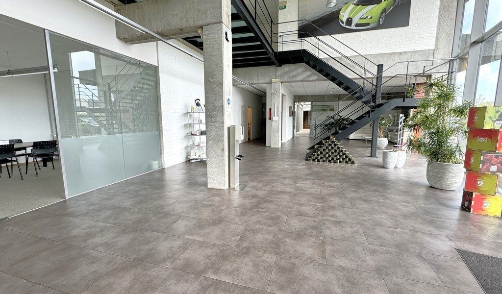 Bedrijfspand met buitenopslag te huur vlakbij E17 in Zwijndrecht foto 9