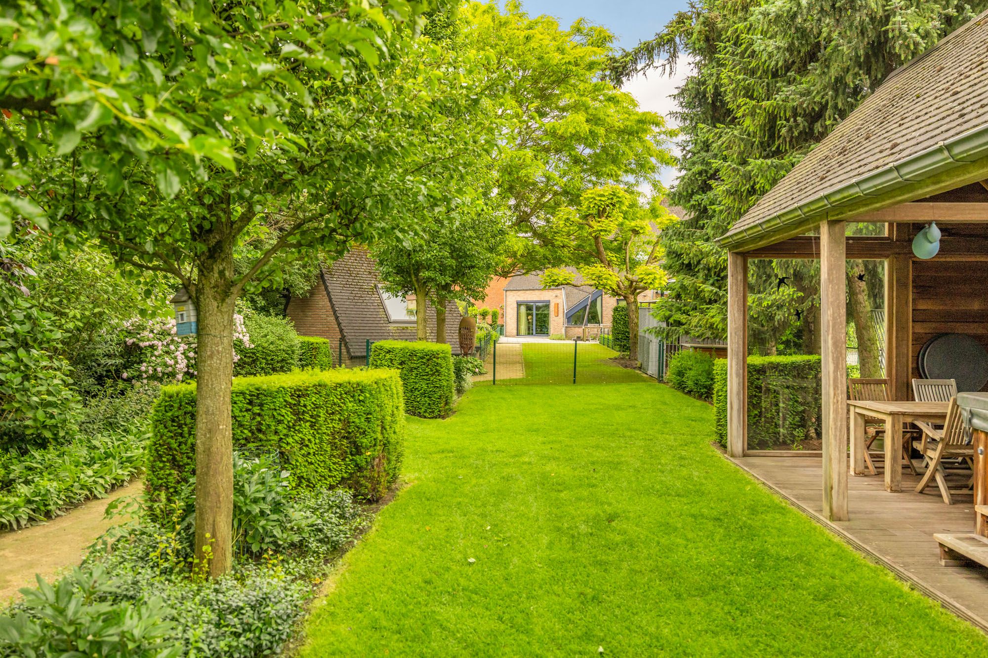 EXTRA RUIME VILLA MET EEN PRACHTIG LICHTRIJKE LEEFRUIMTE, RUIME KEUKEN, 4 SLAAPKAMERS EN EEN PRACHTIG KANTOORGEDEELTE OP EEN RIANT EN CENTRAAL PERCEEL VAN MAAR LIEFST 13A 71CA MET KNAP BIJGEBOUW OP EEN GUNSTIGE LOCATIE NABIJ HET CENTRUM VAN HAMONT! foto 44