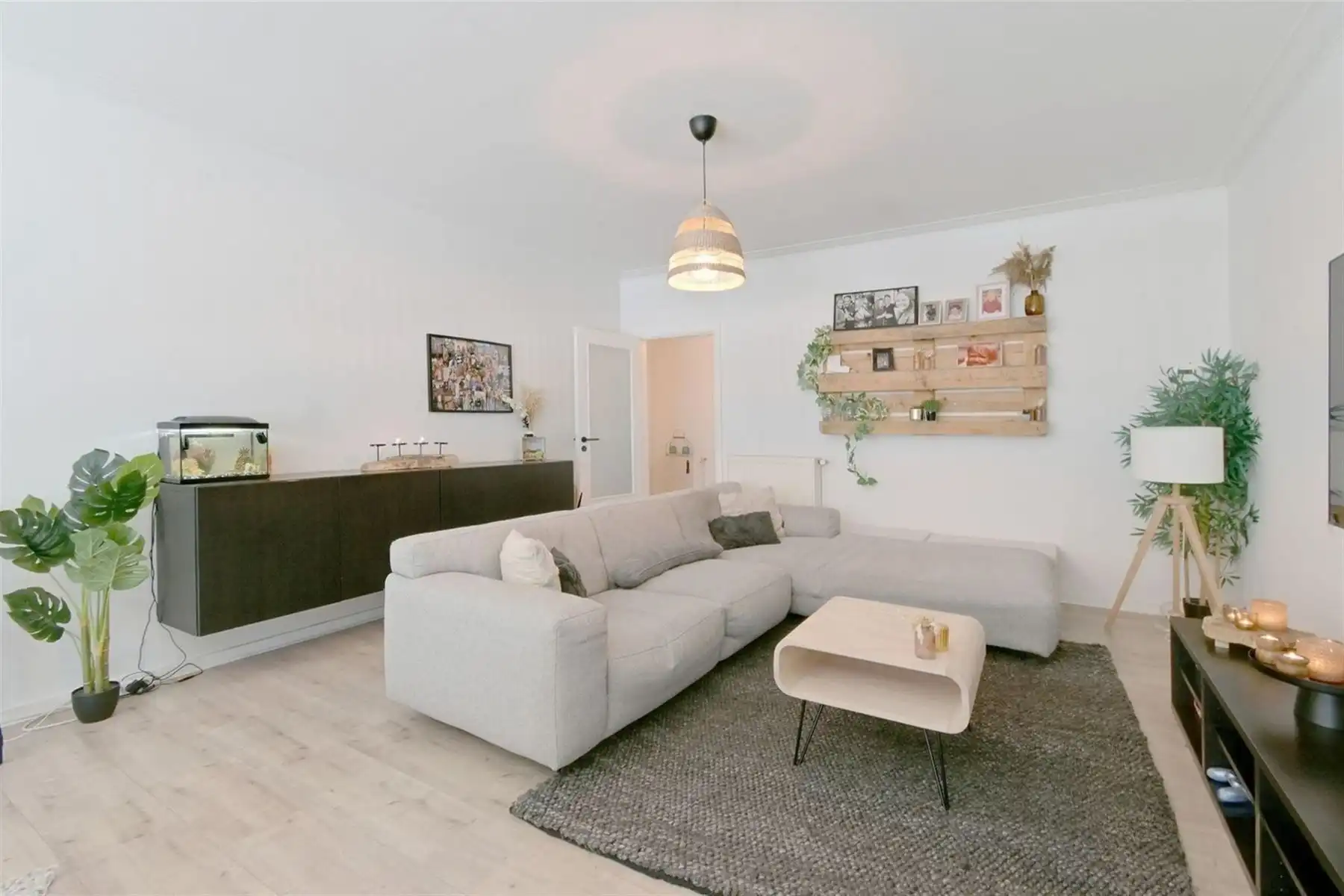 Gerenoveerd appartement met 2 slaapkamers op toplocatie! foto 3