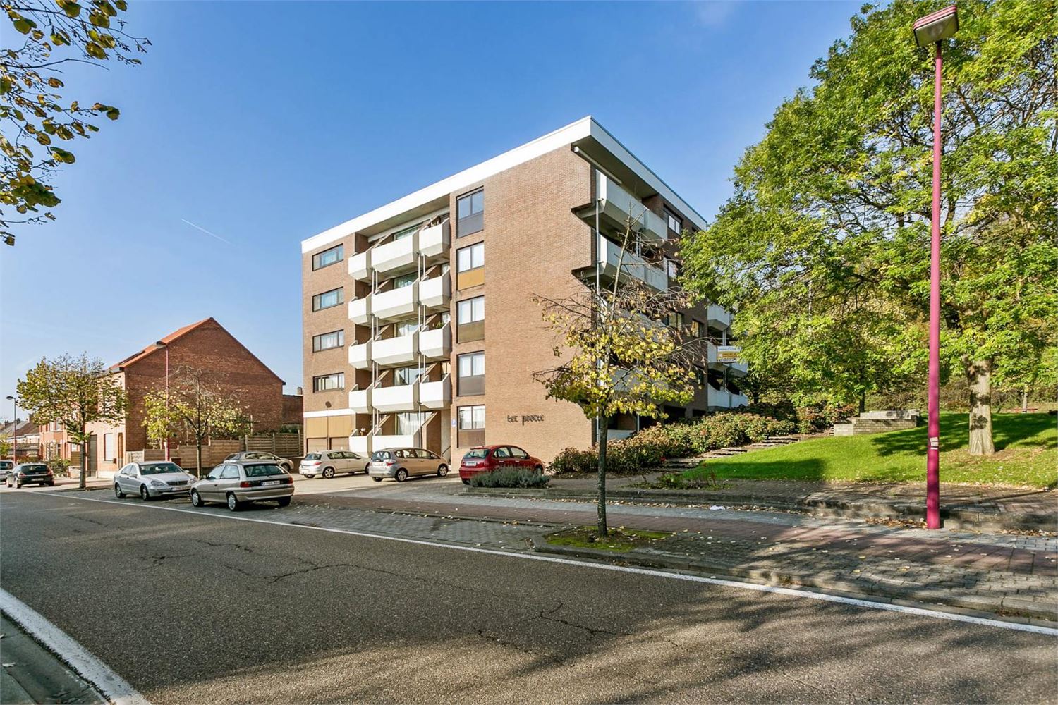 LUXUEUS APPARTEMENT MET 2 SLPKS TE DIEST! foto 2