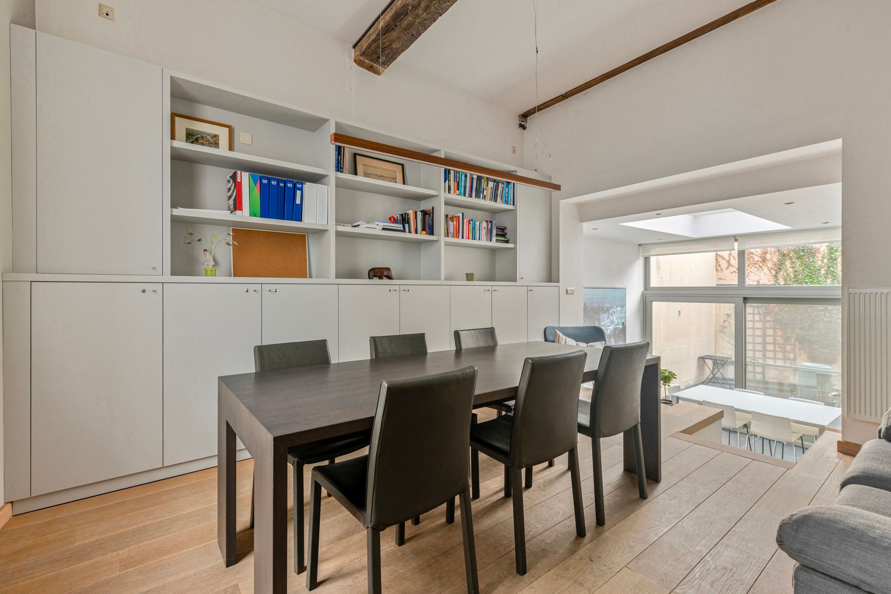 Bemeubelde woning nabij Vismarkt foto 3