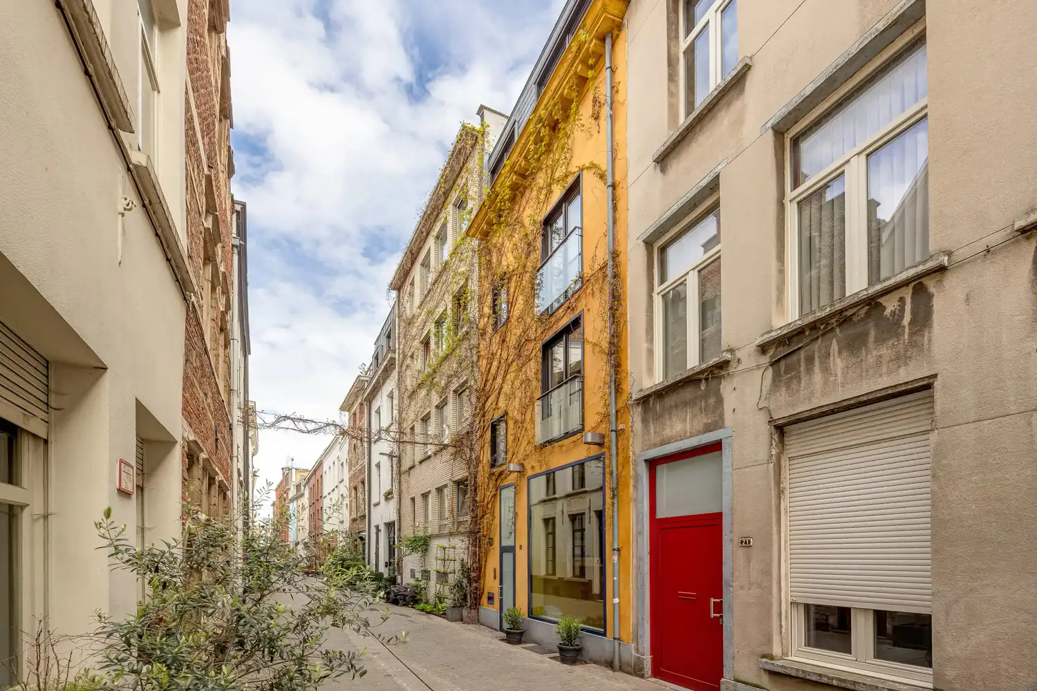 Veelzijdig opbrengsteigendom met aparte woongelegeheid en buitenruimte op A-locatie te Antwerpen met 2 aparte ingangen! foto 3