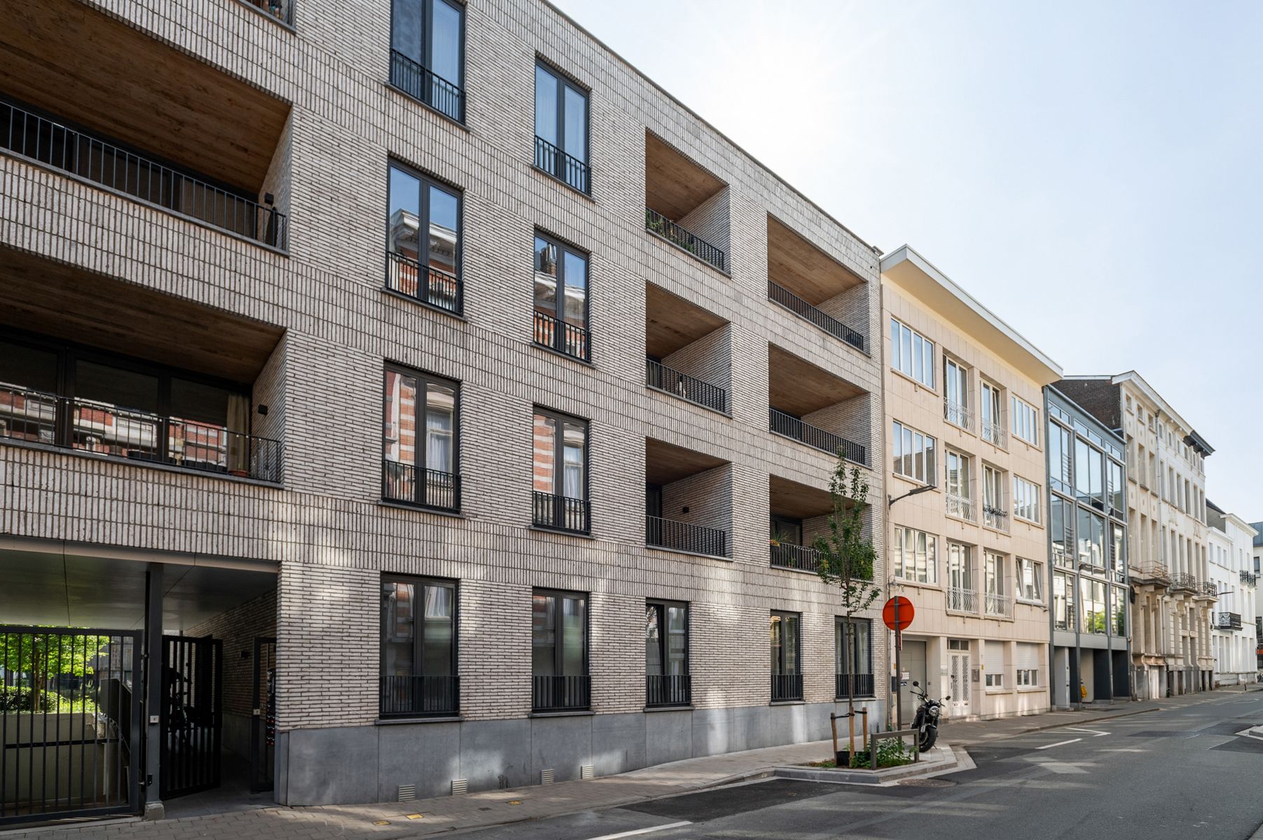 Energiezuinig gelijkvloers appartement met terras en tuin foto 26