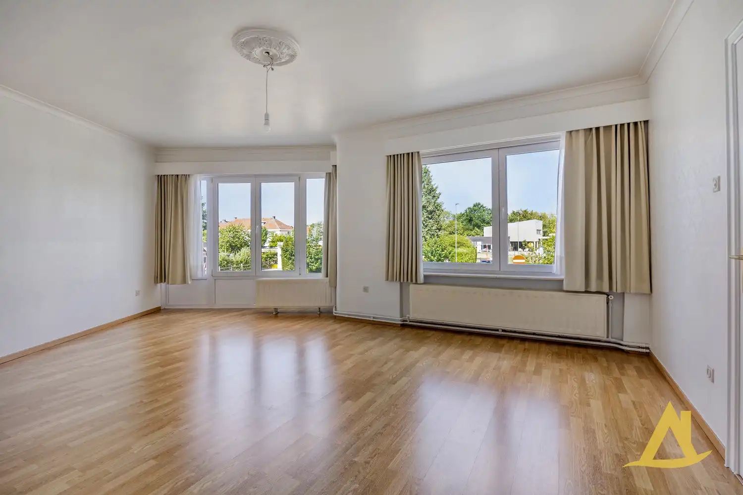 RUIM APPARTEMENT IN HET CENTRUM VAN DIEST! foto {{pictureIndex}}