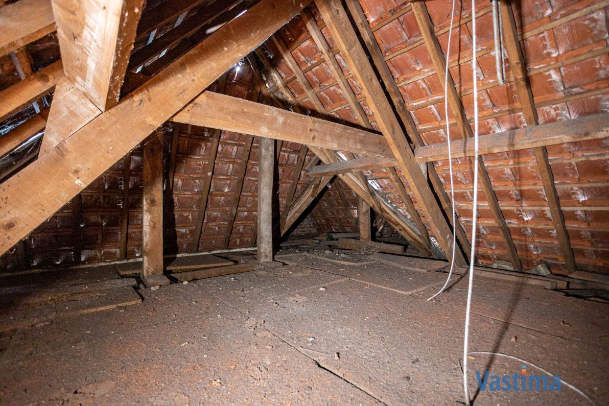 Te renoveren, halfopen woning met zuid gerichte tuin foto 20