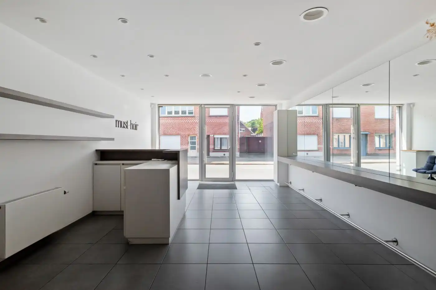 Volledig gerenoveerde woning met commerciële ruimte en 3 slpk. foto 8