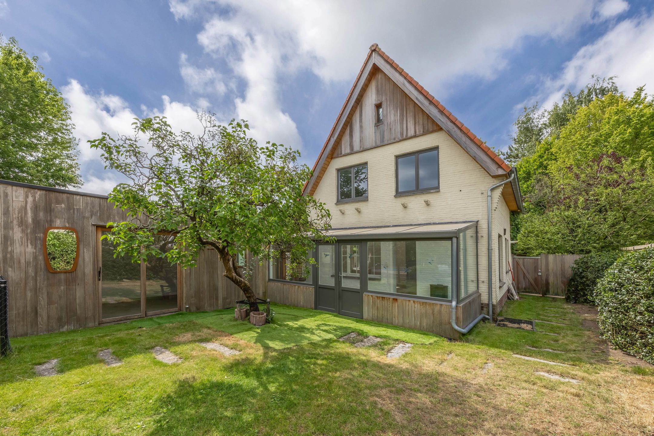 Karaktervolle woning met zwembad op toplocatie in Wijnegem foto 24