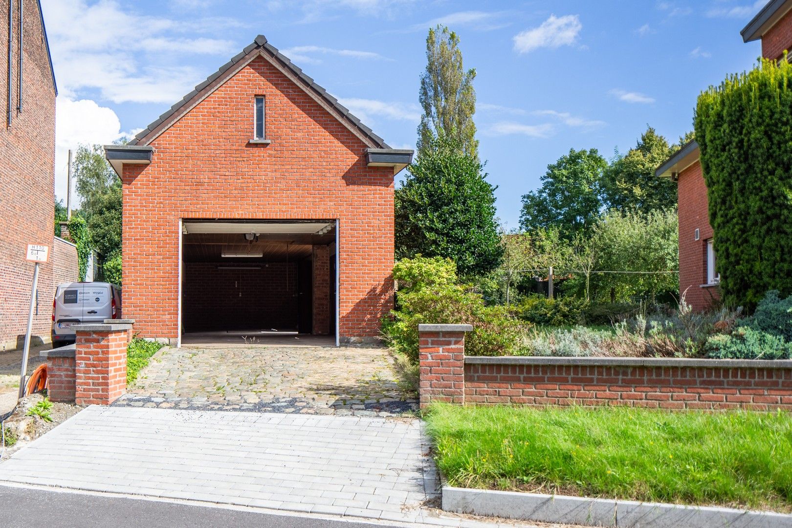 Charmante vrijstaande woning met veel potentieel foto 12