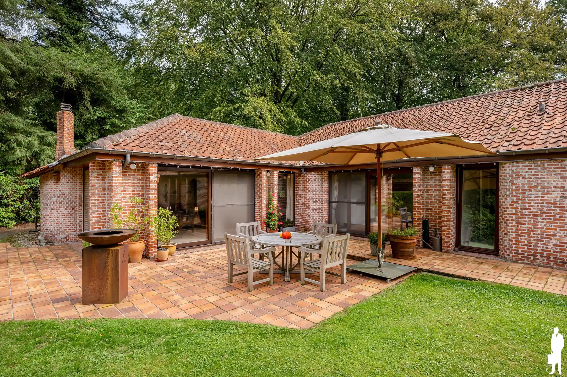 Karaktervolle gelijkvloerse villa op ca. 2.000 m² in zeer rustige, gegeerde en autoluwe wijk Dennendael en dichtbij het natuurgebied foto 43