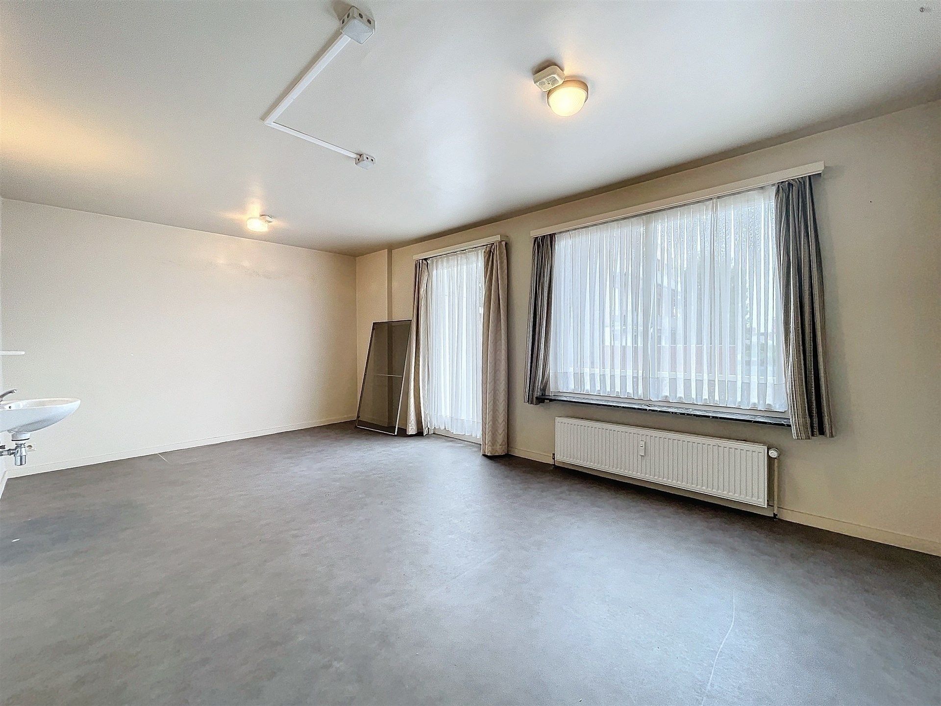 Ruim appartement met 4 slaapkamers en terras in Sint-Niklaas foto 5