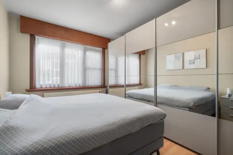 --- NIEUW --- Gunstig gelegen lichtrijk appartement met 2 slaapkamers + 1 autostaanplaats. foto 11