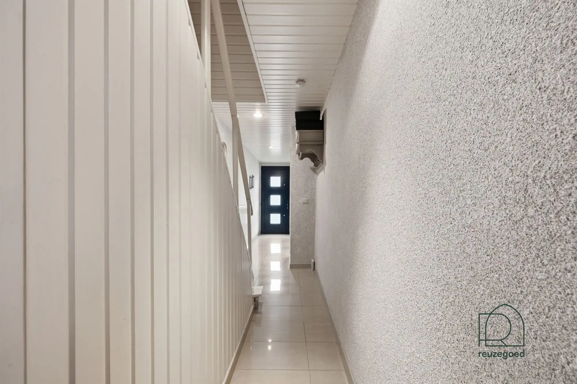 Charmante, verrassend ruime, op te frissen woning met 3 slaapkamers, garage en zonnig tuintje op fietsafstand van Mechelen centrum! foto 3