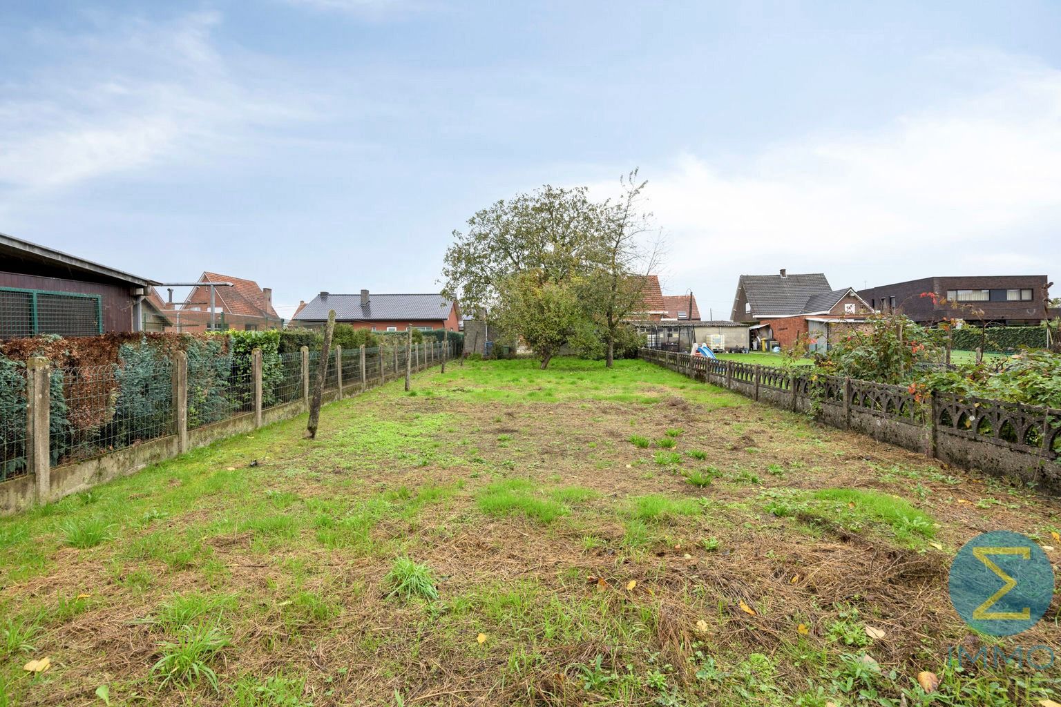 Rustig gelegen te renoveren woning met 3 slpks op 855 m² foto 28