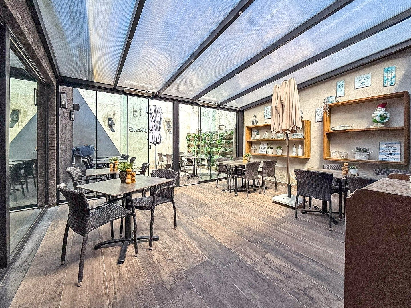 HUUR-KOOP: Restaurant 'De Haven' volledig gebouw met mogelijheden vlakbij de kaai gelegen op 313 m². foto 11