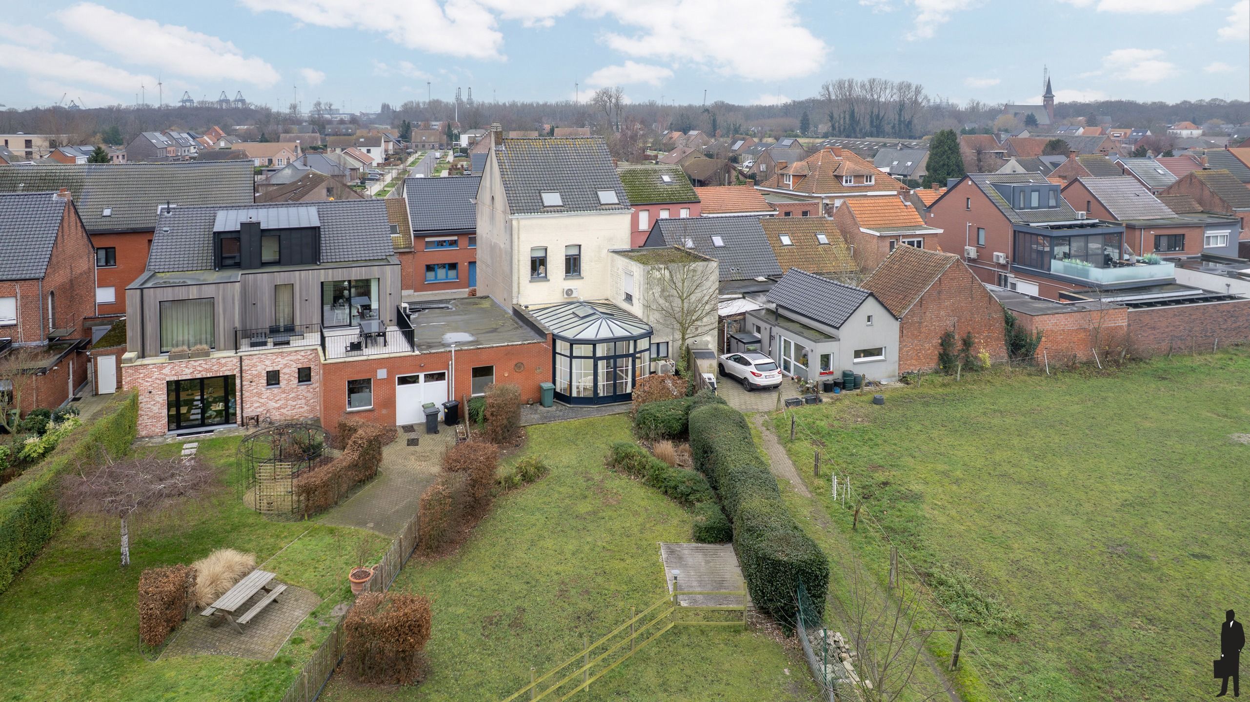 Deels gerenoveerde parel met mogelijkheden en weidegrond! foto 37