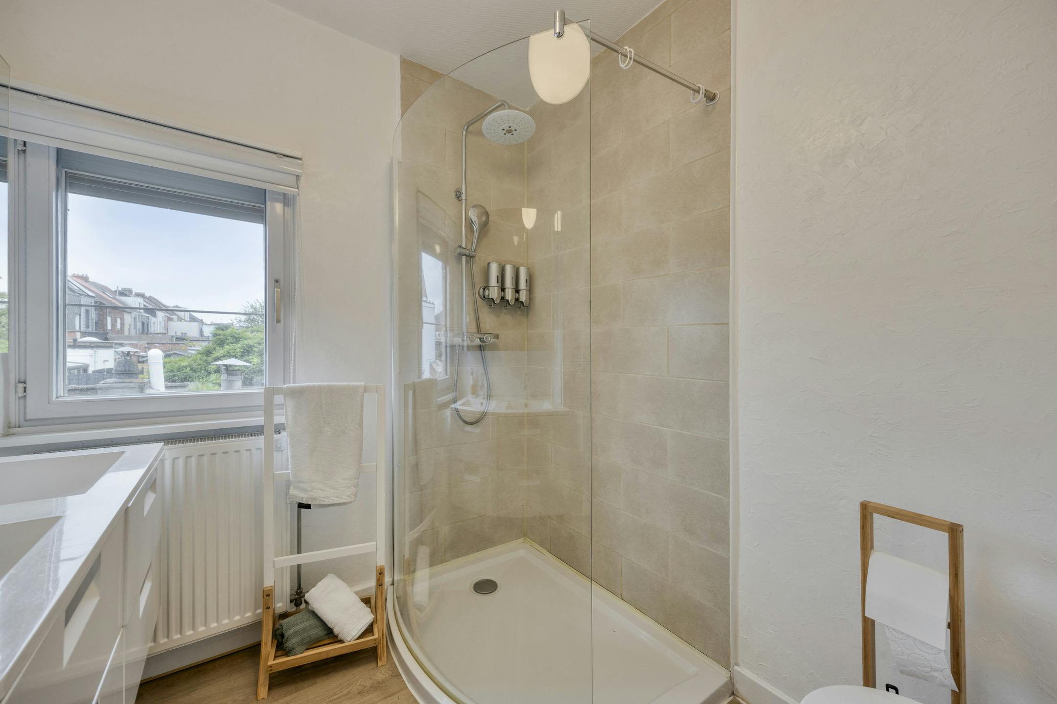 Instapklare woning met 3 slaapkamers en tuin te koop in Boom foto 10