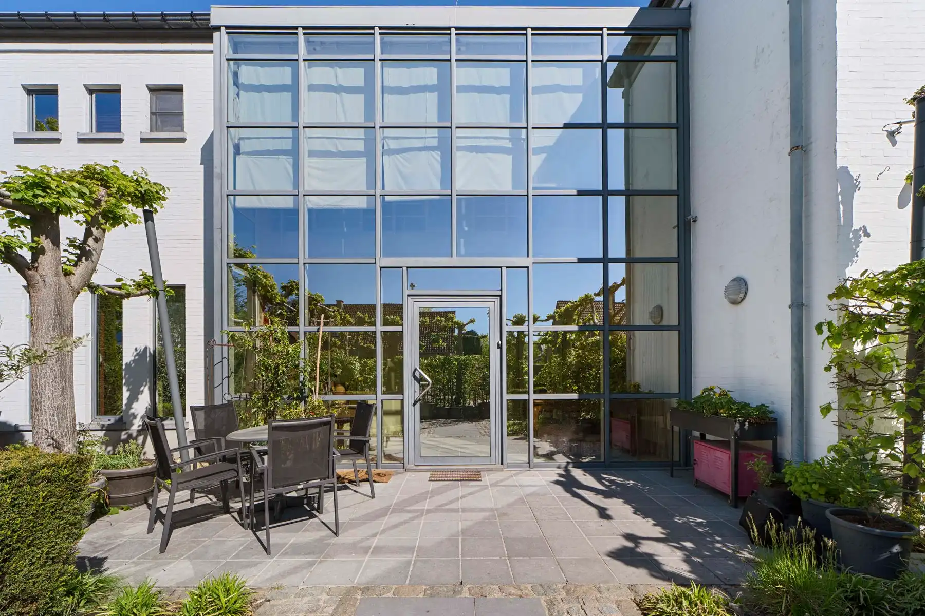 MODERNE VILLA MET 5 SLAAPKAMERS EN ONDERHOUDSVRIENDELIJKE TUIN foto 9