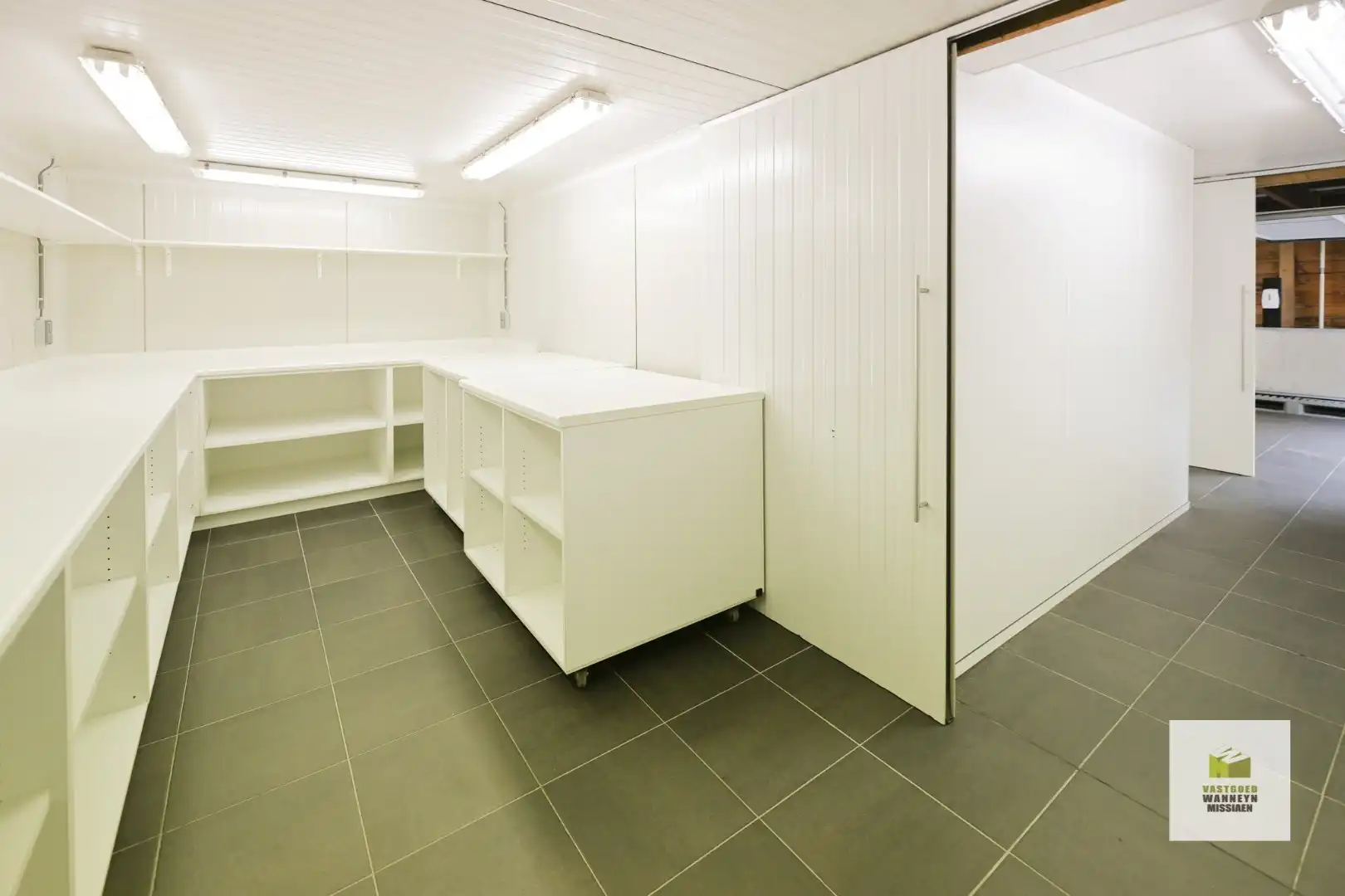 Instapklaar handelspand (80 m2) momenteel ingericht als traiteurszaak foto 15